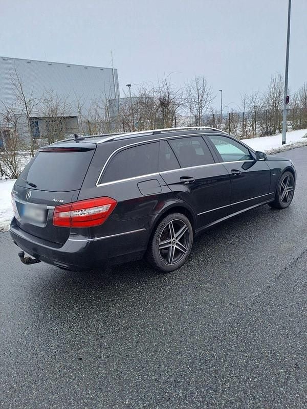 Gebraucht Mercedes E350 Avantgarde 265 PS (194 kW) 2011 Schwarz Kombi