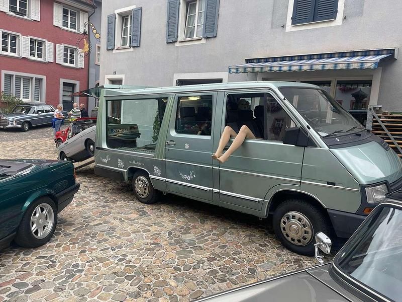 Grün Gebraucht 1990 Renault Trafic Van | 13.900 € - Bild 1/4