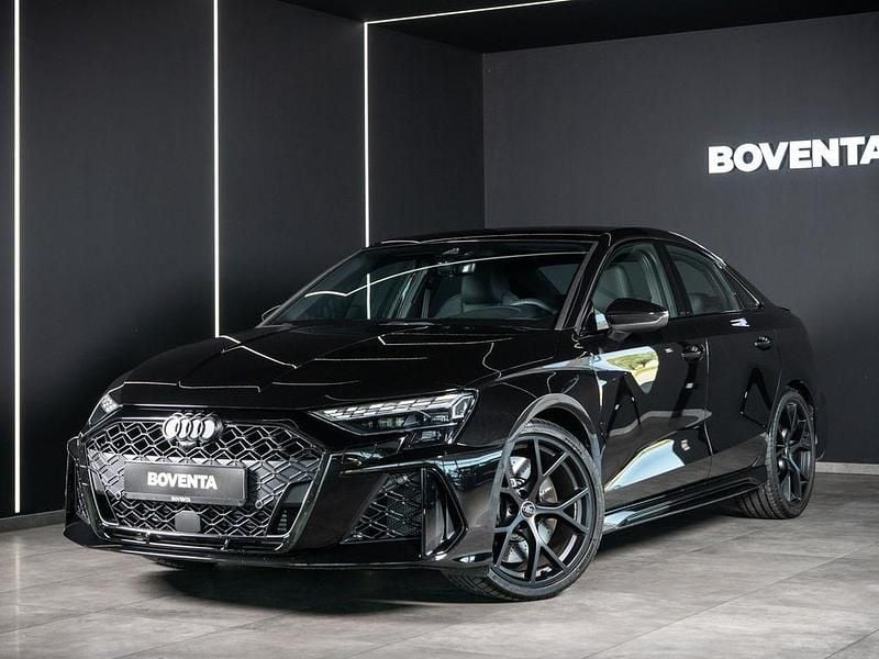 Mythosschwarz metallic Gebraucht 2025 Audi RS3 Sport Kleinwagen | 62.850 € (Guter Preis) - Bild 1/4
