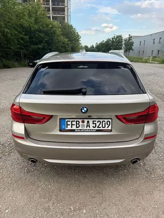 Gebraucht BMW 520 190 PS (139 kW) 2019 Beige Kombi