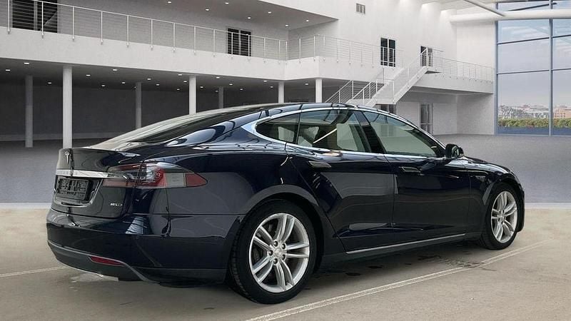 Second-hand Tesla Model S 314 kW (428 CP) 2015 Albastru Hatchback