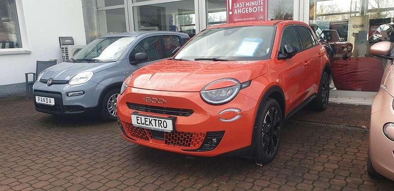 Orange Neu 2024 Fiat 600E La Prima Limousine | 35.990 € (Guter Preis) - Bild 1/4