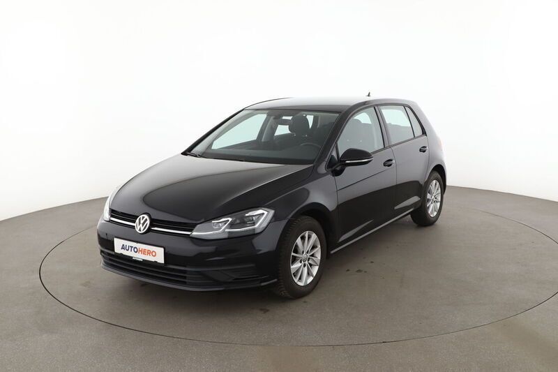 Schwarz Gebraucht 2019 VW Golf VII Trendline Limousine | 14.120 € (Superpreis) - Bild 1/4
