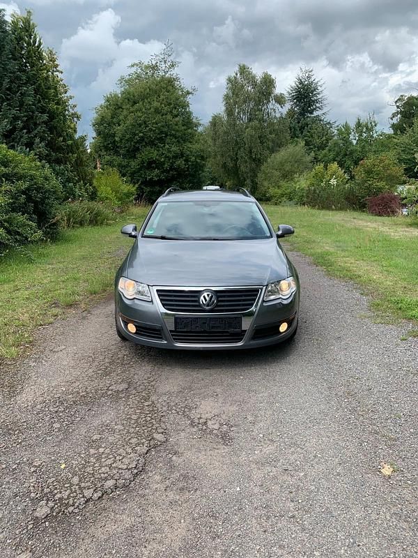 Grau Gebraucht 2007 VW Passat Kombi | 1.400 € (Superpreis) - Bild 1/4