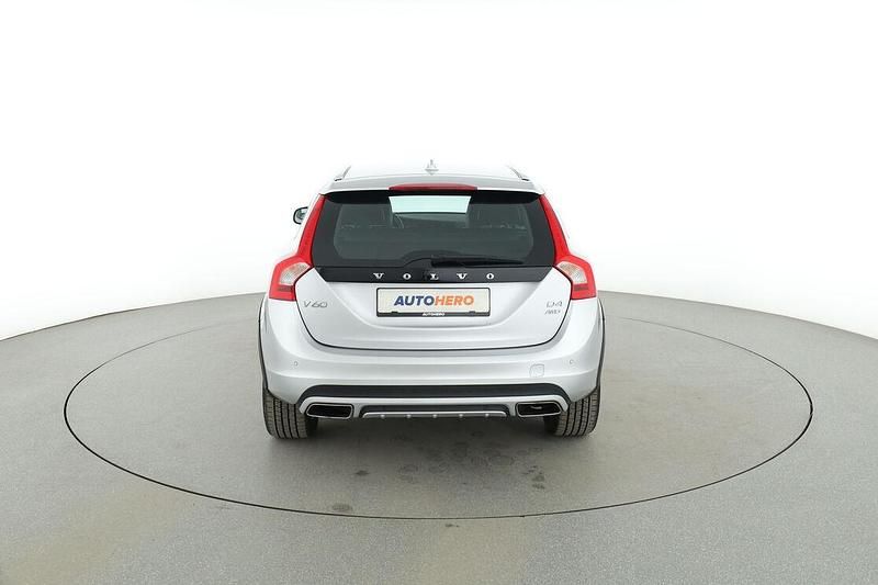 Usado Volvo V60 CC Plus 190 HP (139 kW) 2017 Prateado Carrinha