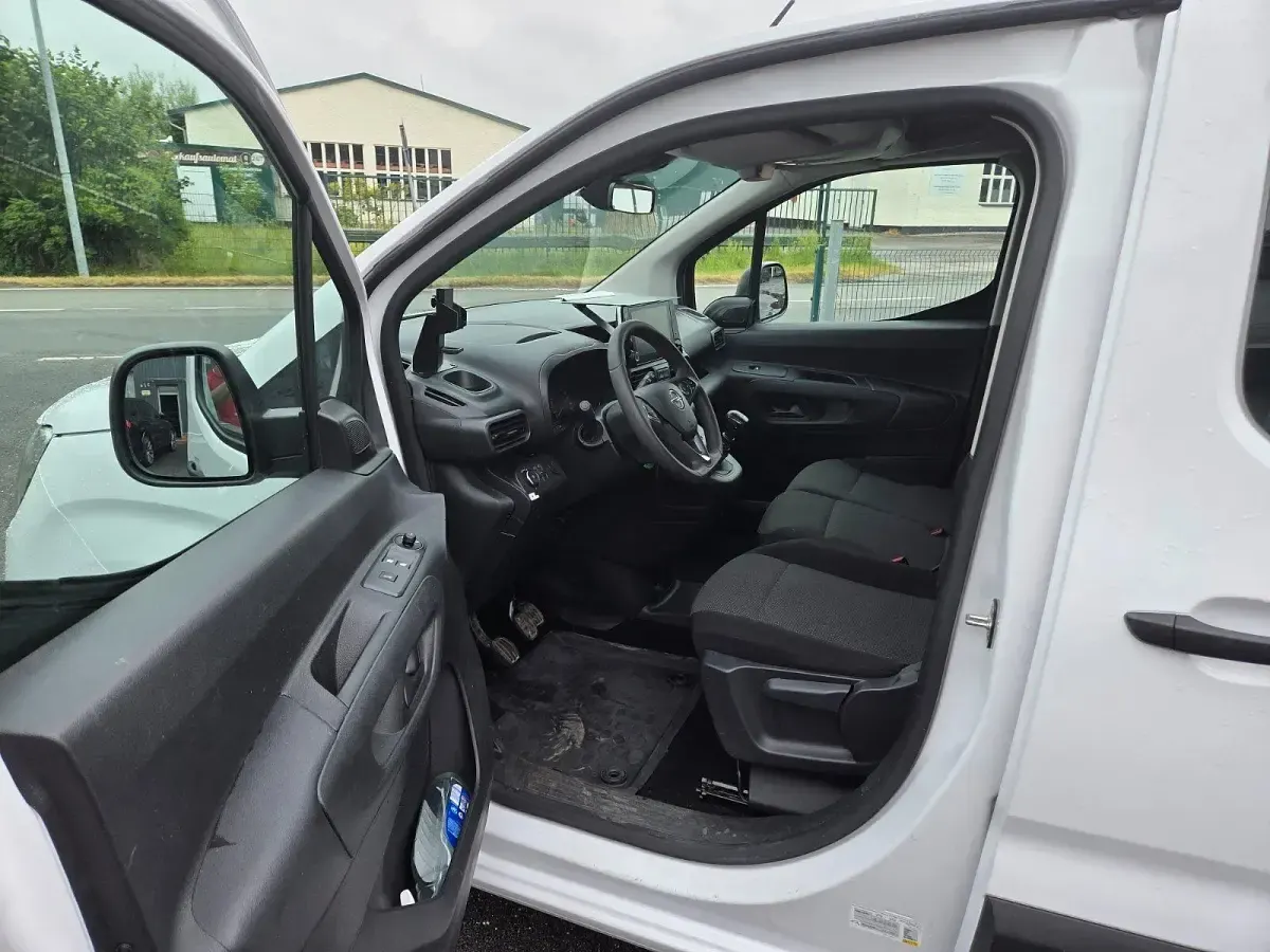 Gebraucht Opel Combo 102 PS (75 kW) 2023 Weiß Van / Kleinbus