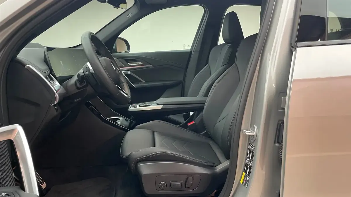 Gebraucht BMW X1 Efficient Dynamics 326 PS (239 kW) 2025 Spacesilber metallic SUV