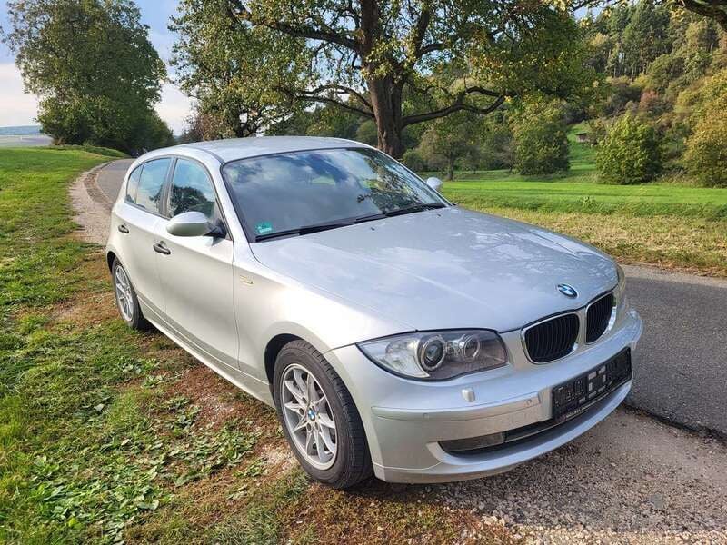 Titansilber metallic Gebraucht 2006 BMW 118 Kleinwagen | 7.499 € (Etwas zu teuer) - Bild 1/4