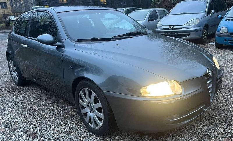 Gebraucht Alfa Romeo 147 Distinctive 105 PS (77 kW) 2003 Grau Kleinwagen
