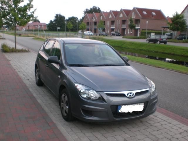 Gebraucht Hyundai i30 Comfort 148 PS (108 kW) 2010 Grau metallic Limousine