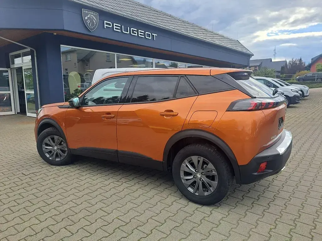 Gebraucht Peugeot 2008 Active 131 PS (96 kW) 2022 Orange SUV