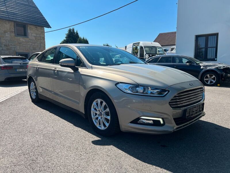 Gebraucht Ford Mondeo Trend 160 PS (117 kW) 2016 Grau Limousine