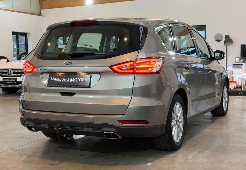 Gebraucht Ford S-MAX Titanium 179 PS (131 kW) 2016 Perlsilber Van / Kleinbus