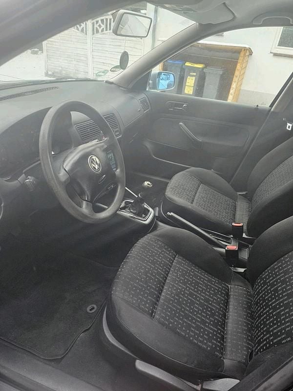 Gebraucht VW Golf IV 75 PS (55 kW) 2001 Blau Kleinwagen