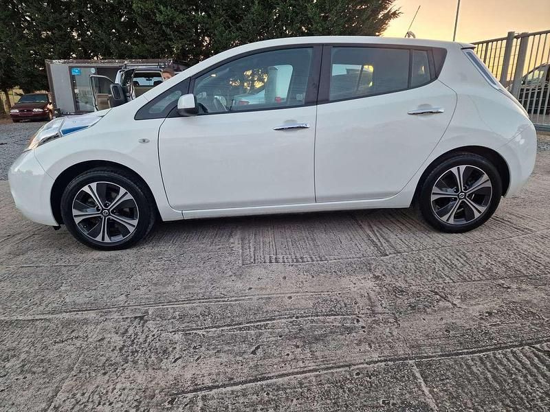 Gebraucht Nissan Leaf Acenta 80 kW (109 PS) 2017 Weiß Kleinwagen