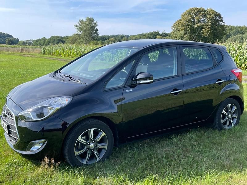 Schwarz Gebraucht 2019 Hyundai ix20 Space Plus Van / Kleinbus | 16.500 € (Etwas zu teuer) - Bild 1/4