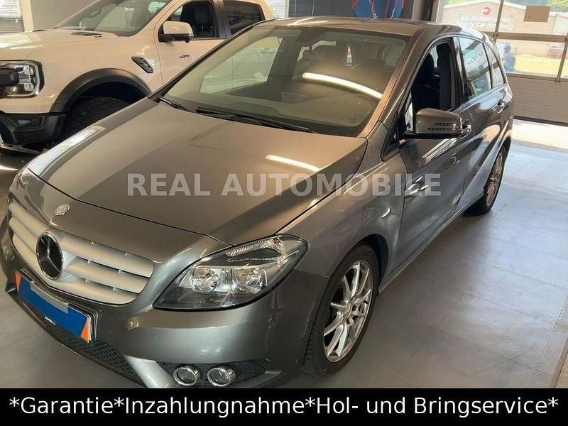 Grau Gebraucht 2013 Mercedes B180 Van / Kleinbus | 8.500 € (Guter Preis) - Bild 1/4