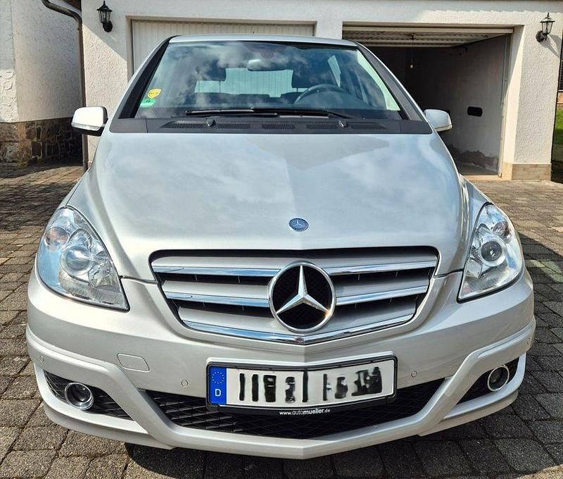 Gebraucht Mercedes B200 136 PS (100 kW) 2009 Silber Van / Kleinbus