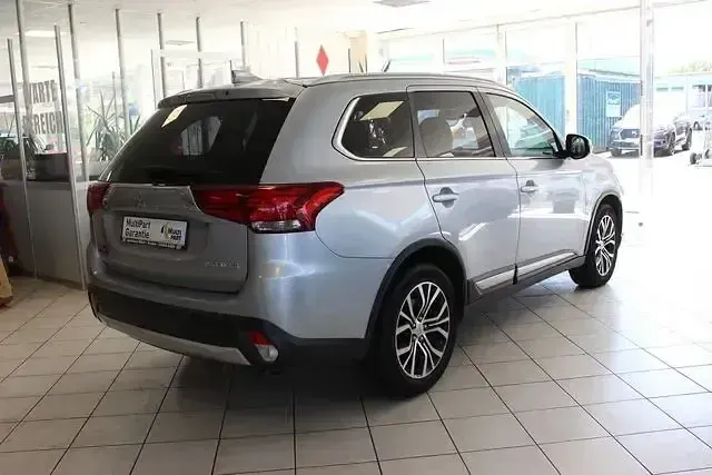 Gebraucht Mitsubishi Outlander Edition 150 PS (110 kW) 2017 Silber SUV