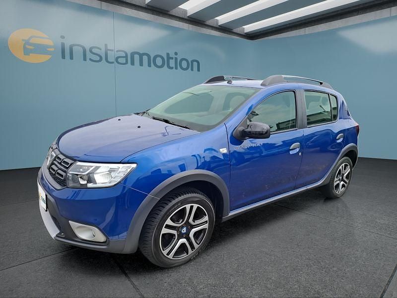 Blau Gebraucht 2020 Dacia Sandero Stepway Kleinwagen | 13.299 € (Teuer) - Bild 1/4