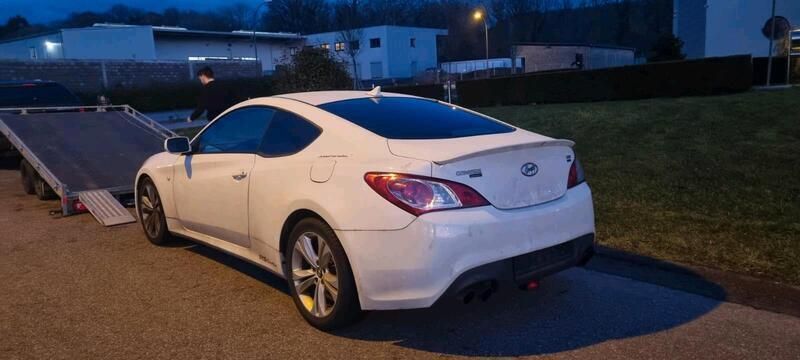 Weiß Gebraucht 2008 Hyundai Genesis Coupé | 3.000 € - Bild 1/4