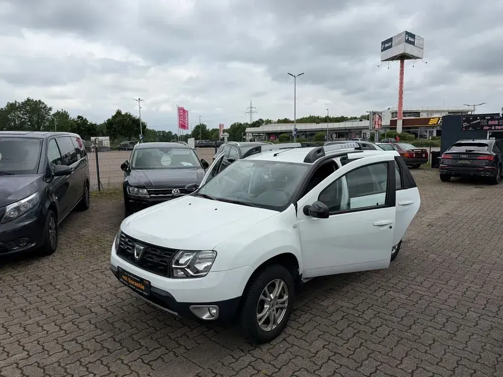Gebraucht Dacia Duster Black Shadow 109 PS (80 kW) 2017 Weiß SUV
