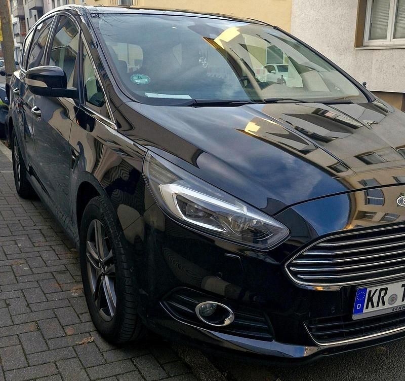 Schwarz Gebraucht 2017 Ford S-MAX S Van / Kleinbus | 12.000 € (Superpreis) - Bild 1/4