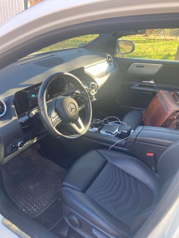 Weiß Gebraucht 2019 Mercedes B180 Van / Kleinbus | 14.800 € (Guter Preis) - Bild 1/4