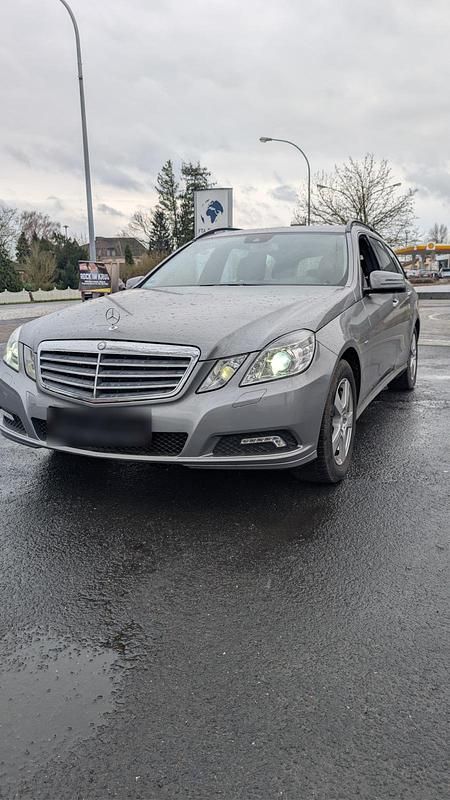 Gebraucht Mercedes E250 204 PS (150 kW) 2010 Silber Kombi