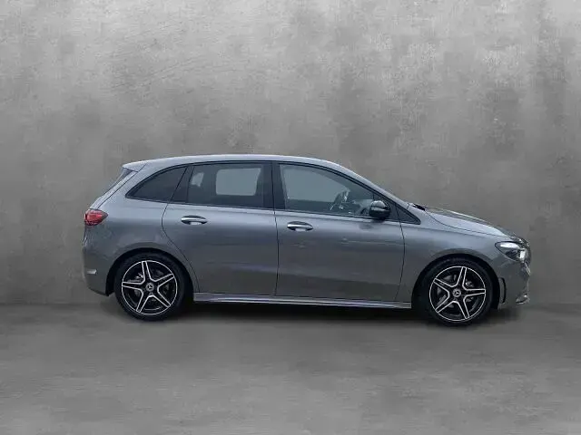 Gebraucht Mercedes B200 AMG line 163 PS (119 kW) 2025 Lack mountaingrau Kleinwagen