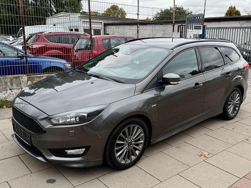 Grau Gebraucht 2017 Ford Focus ST-Line Kombi | 8.220 € (Guter Preis) - Bild 1/4