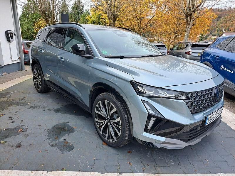 Grau Gebraucht 2025 Renault Espace Iconic SUV | 47.500 € (Etwas zu teuer) - Bild 1/3