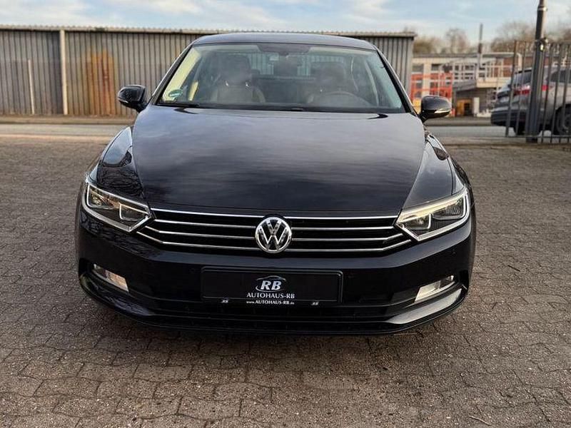 Gebraucht VW Passat Trendline 125 PS (91 kW) 2018 Schwarz Limousine