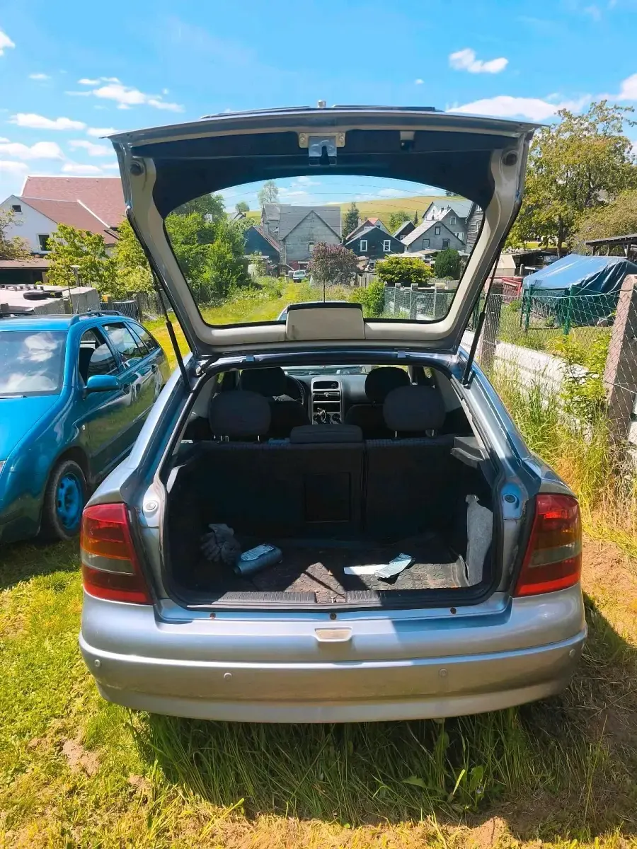 Gebraucht Opel Astra 84 PS (61 kW) 2003 Silber Kleinwagen