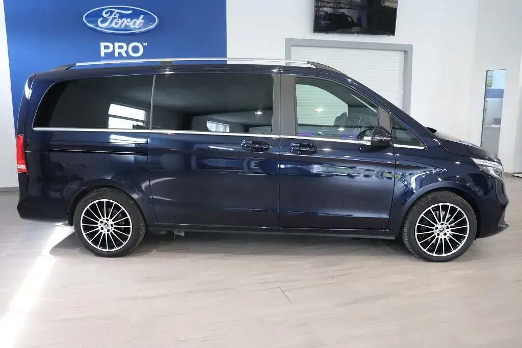 Gebraucht Mercedes V250 Avantgarde Edition 190 PS (139 kW) 2021 Blau Van / Kleinbus