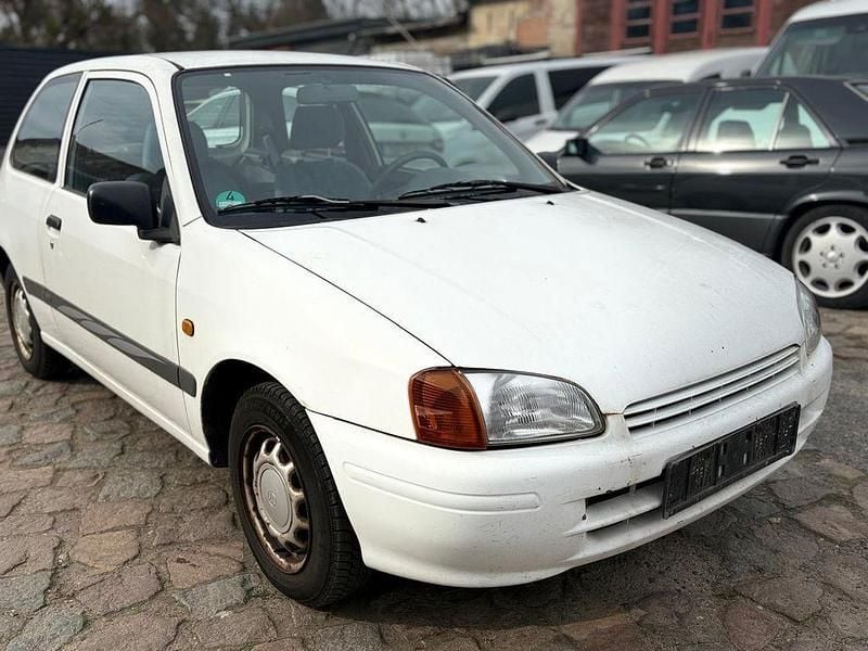 Używany Toyota Starlet 75 KM (55 kW) 1998 Biały Hatchback