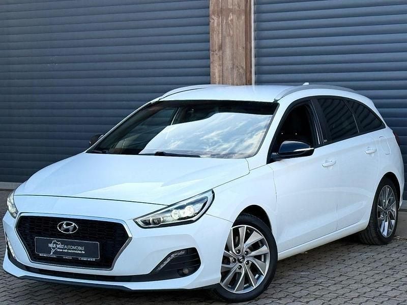 Weiß Gebraucht 2018 Hyundai i30 Passion Plus Kombi | 10.490 € (Superpreis) - Bild 1/4