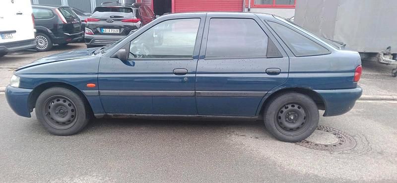 Blau Gebraucht 1998 Ford Escort Limousine | 600 € (Superpreis) - Bild 1/4