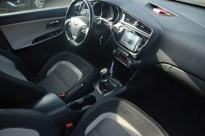 Gebraucht Kia Ceed 135 PS (99 kW) 2018 Dark gun metal Kleinwagen