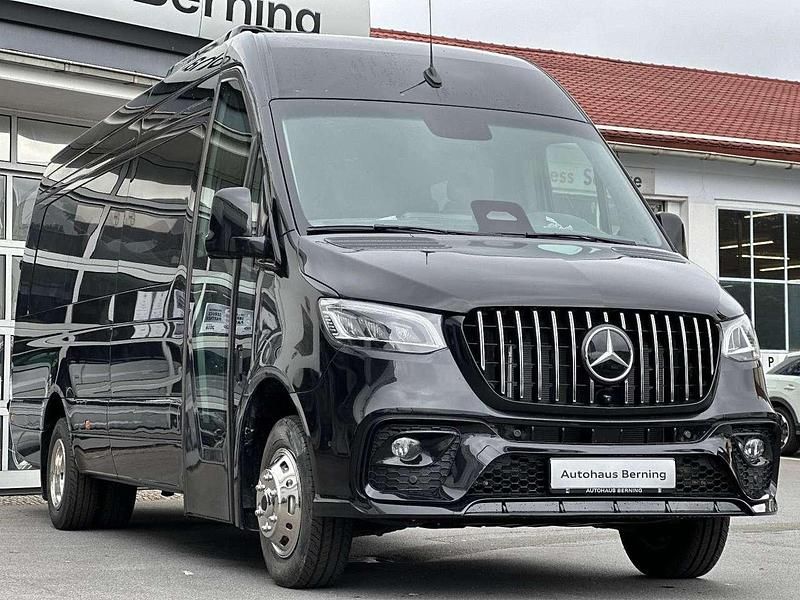 Obsidianschwarz metallic Neu 2025 Mercedes Sprinter Van | 113.990 € - Bild 1/4
