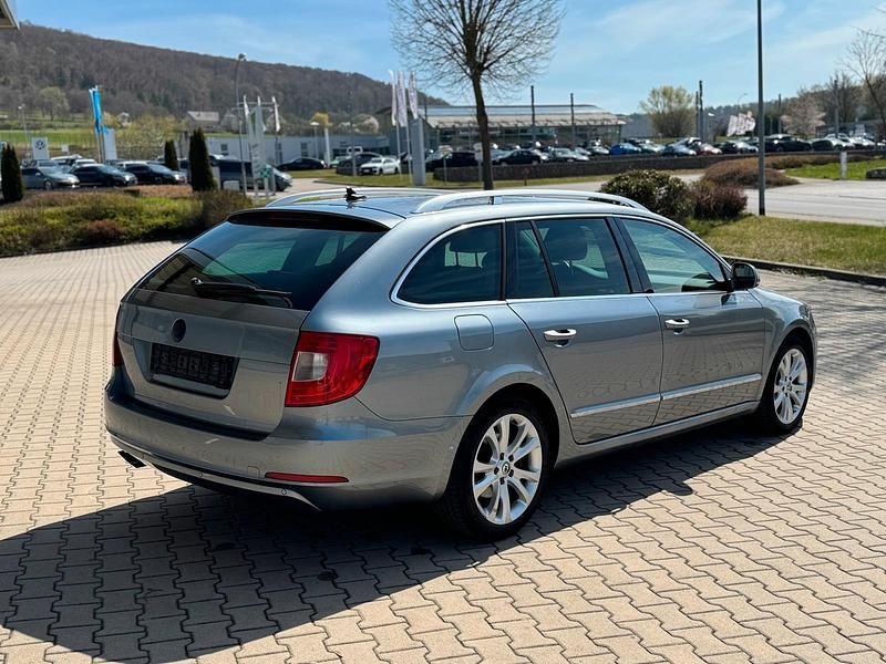 Używany Skoda Superb 160 KM (117 kW) 2011 Szary Kombi