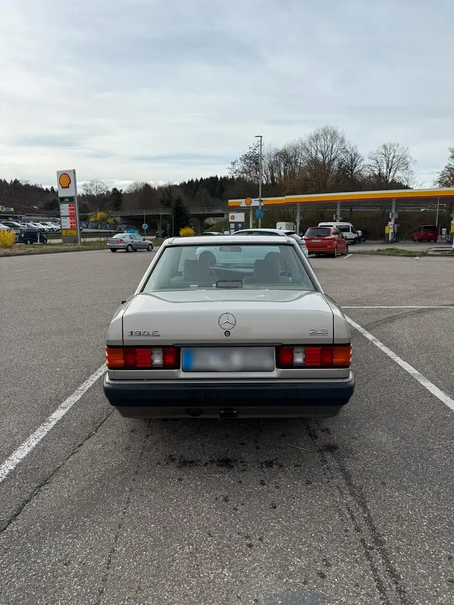 Gebraucht Mercedes 190 136 PS (100 kW) 1990 Grau Limousine