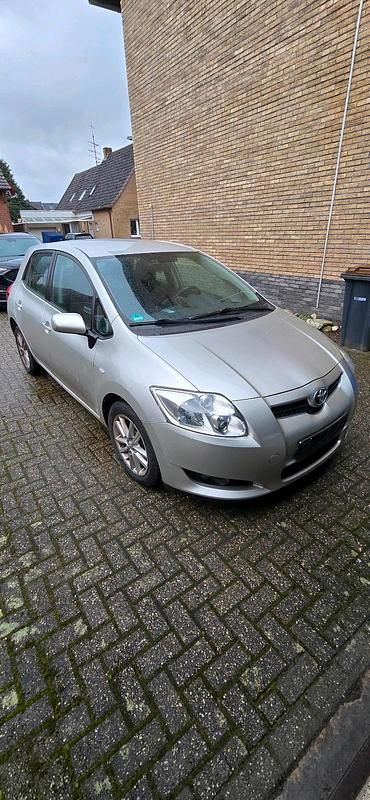 Gebraucht Toyota Auris 124 PS (91 kW) 2008 Silber Kleinwagen