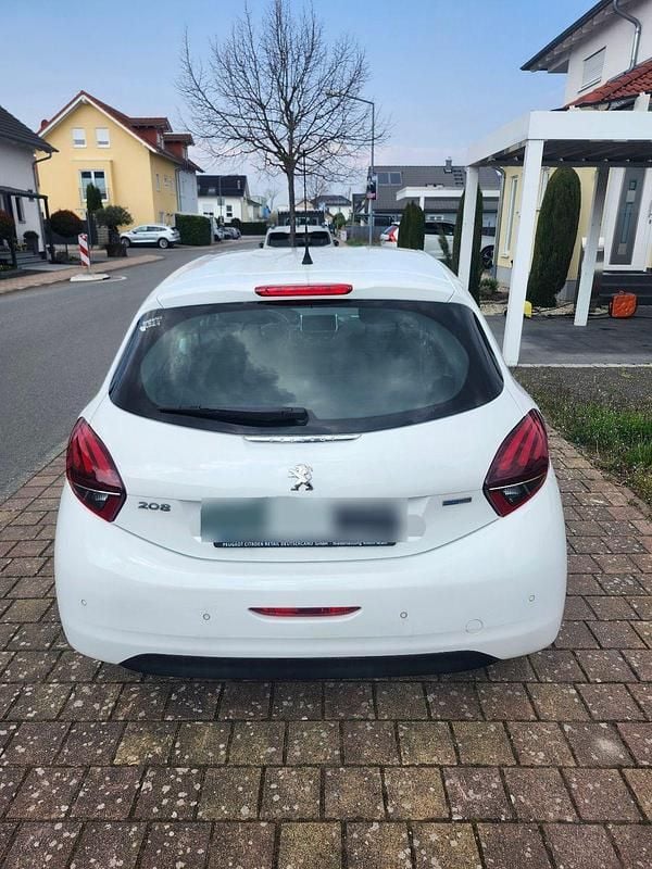 Gebraucht Peugeot 208 Urban Move 82 PS (60 kW) 2016 Weiß Kleinwagen