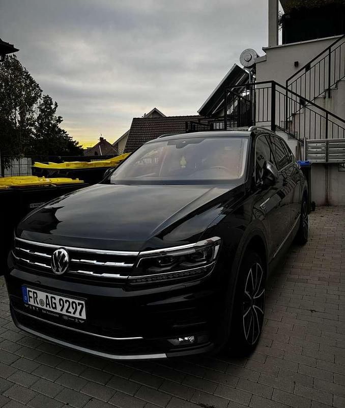 Gebraucht 2018 VW Tiguan Allspace Highline SUV | 27.400 € (Etwas zu teuer) - Bild 1/4