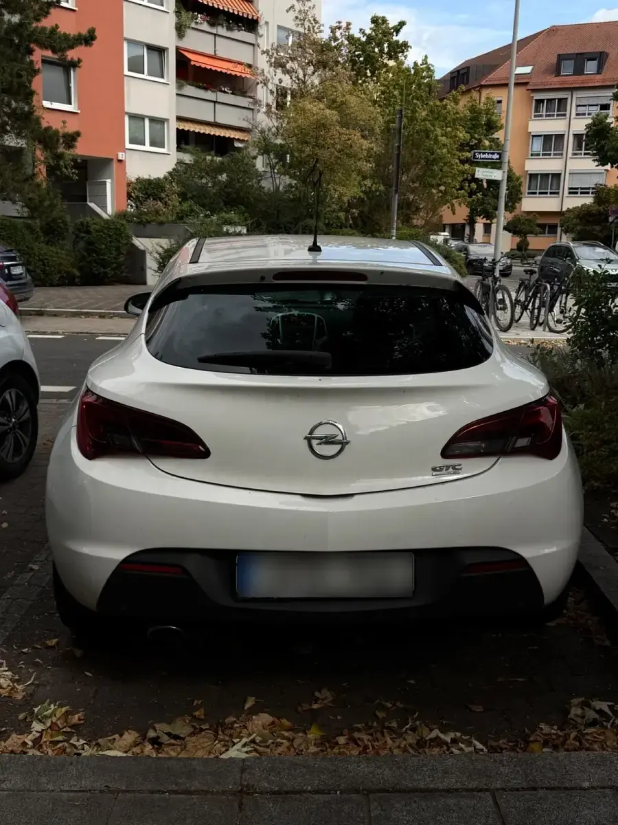 Gebraucht Opel Astra GTC Innovation 179 PS (131 kW) 2012 Weiß Coupé