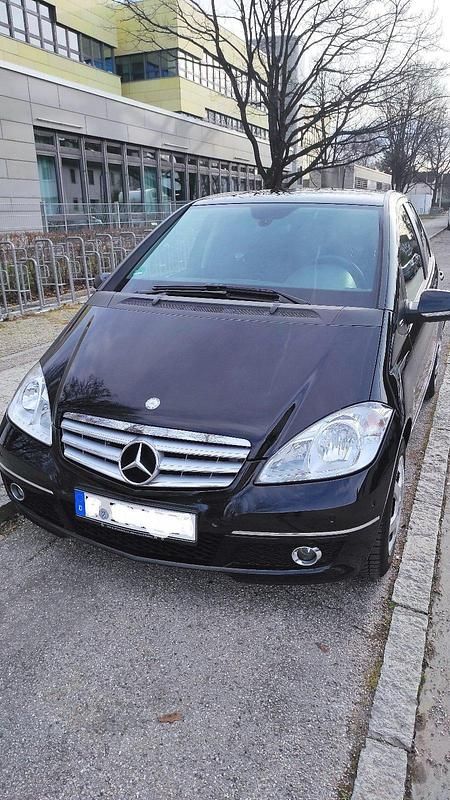 Schwarz Gebraucht 2009 Mercedes A180 Van / Kleinbus | 4.099 € (Fairer Preis) - Bild 1/4