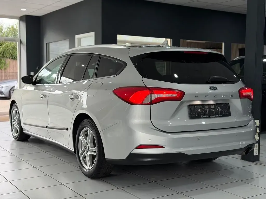 Gebraucht Ford Focus 120 PS (88 kW) 2020 Silber Limousine