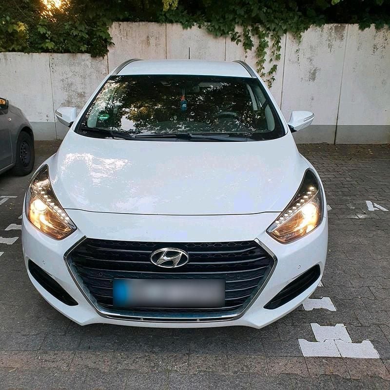 Gebraucht Hyundai i40 141 PS (103 kW) 2016 Weiß Kombi