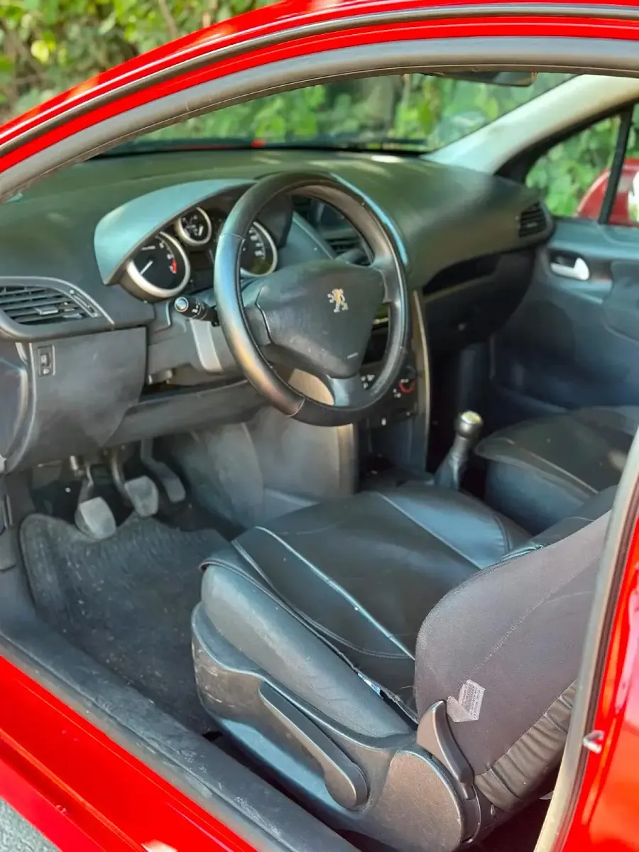Gebraucht Peugeot 207 75 PS (55 kW) 2006 Rot Kleinwagen